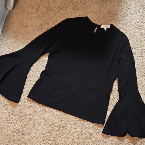 FRAME Flutter Sleeve Top - Picture 6 of 12